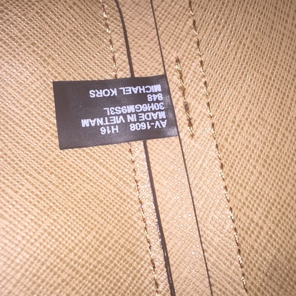 Michael Kors Mercer and Wallet TRADED TRADED - Picture 5 of 8